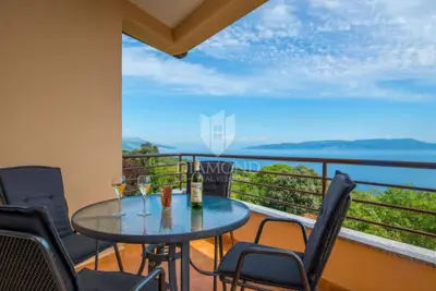 Apartmanska kuća 254 m², Rabac, pogled na more