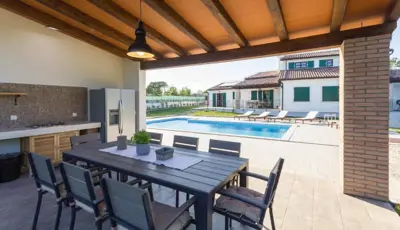 Stone house 220 m², Barban, heated pool and garden 1,900 m² - 11