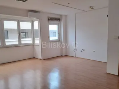 Gewerbefläche 165 m², Mejaši – 5 Büros und Klimaanlage