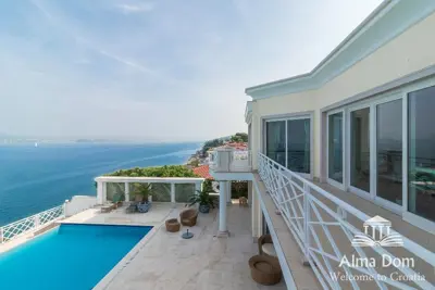 Umag Crveni Vrh. Alberi. Jedinstvena luksuzna nekretnina na samo obali mora. Pogled na Piran. - 20