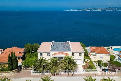 Umag Crveni Vrh. Alberi. Jedinstvena luksuzna nekretnina na samo obali mora. Pogled na Piran. - 3