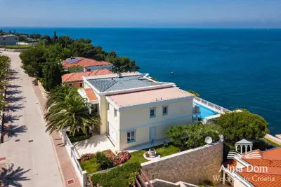 Umag Crveni Vrh. Alberi. Jedinstvena luksuzna nekretnina na samo obali mora. Pogled na Piran. - 2