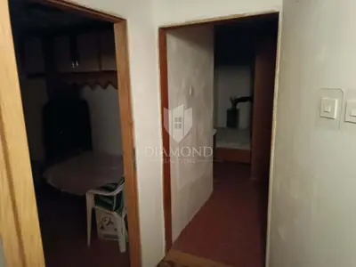Haus in Dobrinj, Zentrum der Insel Krk, in der Nähe des Geschäfts