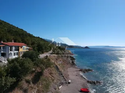 Kuća 230 m², Sveti Juraj - prvi red do mora