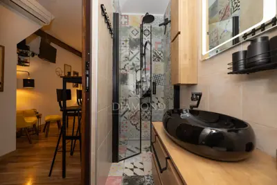 Studio apartman 20 m², Rovinj centar, prizemlje i uređen - 15