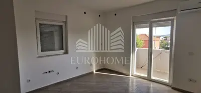 Turanj, apartment 64 m² 200 m from the sea + parking + 150 m² of land
