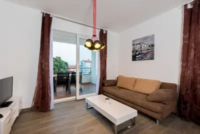 Stan 49,84 m², Peroj - zajednički bazen i okućnica - 10