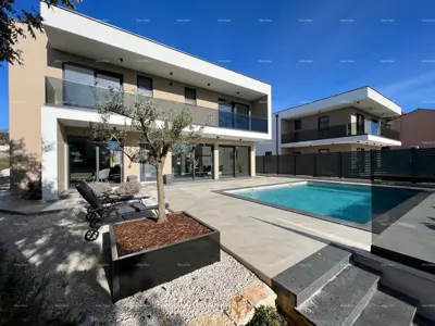Vila 220 m², Svetvinčenat - bazen i okućnica 767 m²