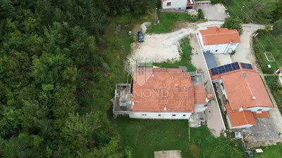 Prostrana kuća u predgrađu Labina - 21