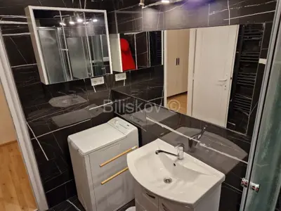 Šalata, dvosoban stan, površine 50 m², u prizemlju zgrade, vrt - 5
