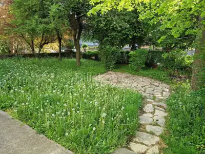 Šalata, dvosoban stan, površine 50 m², u prizemlju zgrade, vrt - 10