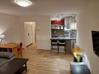 Šalata, dvosoban stan, površine 50 m², u prizemlju zgrade, vrt - 2