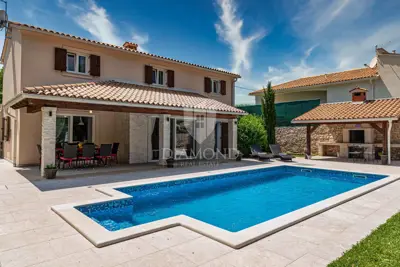 Villa 143 m², Labin - grijani bazen i okućnica 669 m²