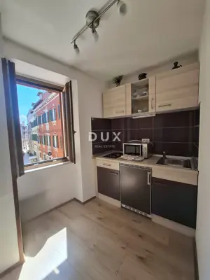 House 95 m², Rovinj - first row to the sea and sea view - 3