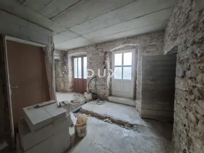ISTRA, BALE - house and auxiliary building in the center