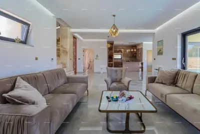 House 350 m², Pula Center - modern villa with pool - 9