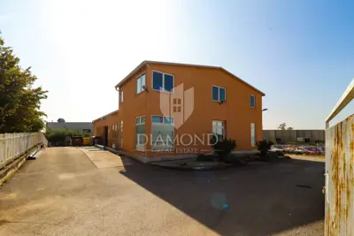 Hall 490 m², Poreč - production facility and office space - 2