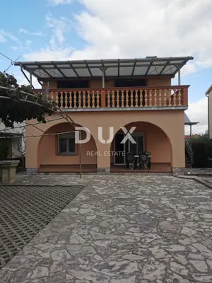Haus 250 m², Malinska - zwei Wohnungen und Garten
