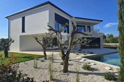 Villa 169 m², Poreč surroundings - pool and Mediterranean garden
