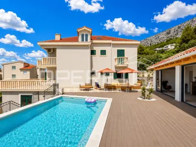 Luxury villa with pool and panoramic sea view - 8