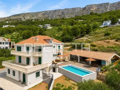 Luxury villa with pool and panoramic sea view - 6