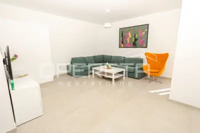Haus zum Kauf in Jesenice, 400 m² - 7