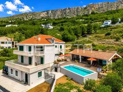 Luxury villa with pool and panoramic sea view - 2