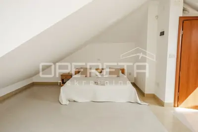 Haus zum Kauf in Jesenice, 400 m² - 8