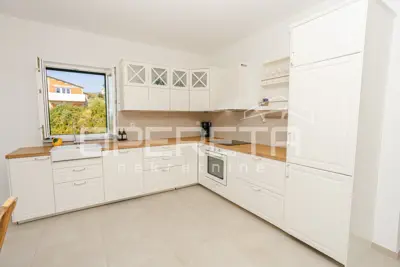 Haus zum Kauf in Jesenice, 400 m² - 11