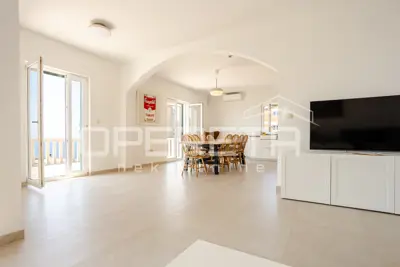 Haus zum Kauf in Jesenice, 400 m² - 6