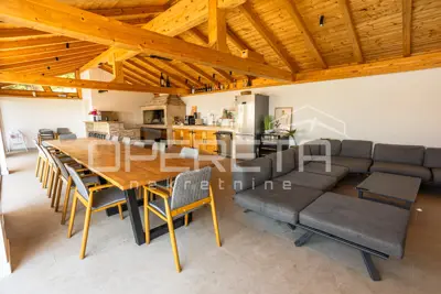 Haus zum Kauf in Jesenice, 400 m² - 3