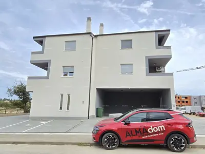 Stan u Puli, Valdebek - 3 spavaće sobe i terasa