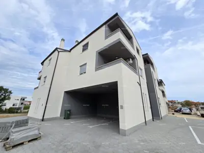 Stan u Puli, Valdebek - 3 spavaće sobe i terasa - 3