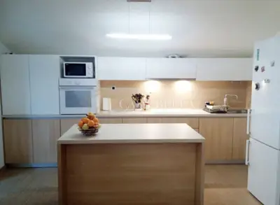 Viškovo – etaža 95 m², 3 parkinga, centralno grijanje, mirna lokacija
