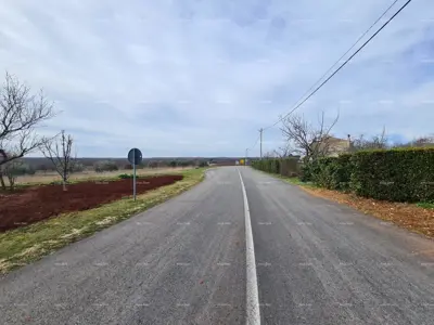 Grundstück 6 300 m², Želiski bei Barban, 2 750 m² Bauland - 2