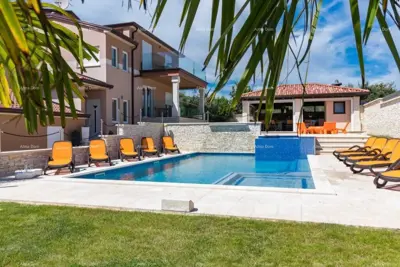 Schöne Villa auf großem Grundstück!