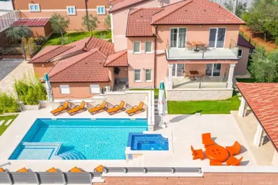 Beautiful villa on a large plot! Pula. - 17