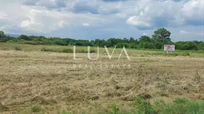 Grundstück, Šćitarjevo - Nähe zum Flughafen und zum Knotenpunkt Kosnica