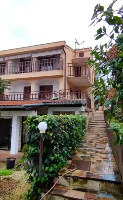 Malinska, kuća s potencijalom 300 m od centra - 3