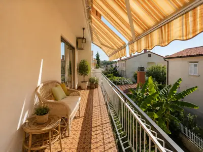 Kuća 121 m², centar Poreča, dva stana i garaža - 4