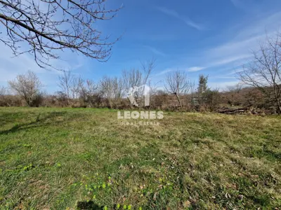 Baugrundstück 1 335 m², Juricani bei Umag - 2