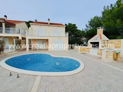Kuća, Brač, 106 m², 750 000 € - 3