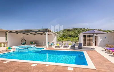 Kuća 342 m², Nova Veruda, turistička namjena - 2