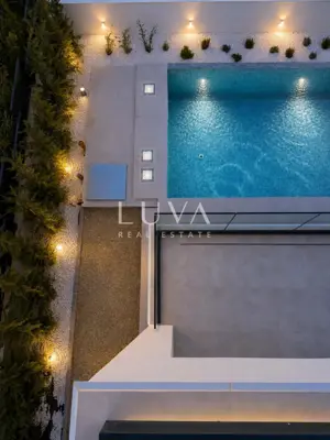 Villa 310 m², Sukošan - Meerblick und Pool - 8