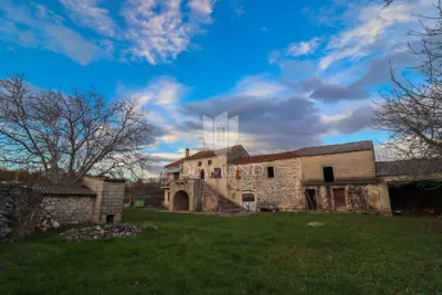 Stone house, Mrgani, 230 m² and yard