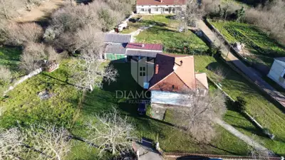 Kuća u Barbanu, 1.713 m² okućnice i vrt - 5