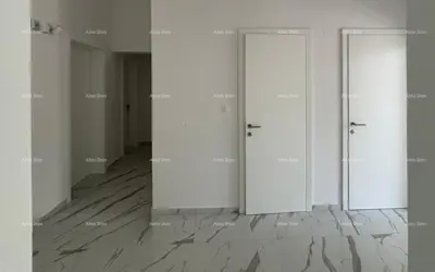 Prodaja- veliki stan s dvije odvojene stambene jedinice i privatnim bazenom i dvorištem, Umag! - 3