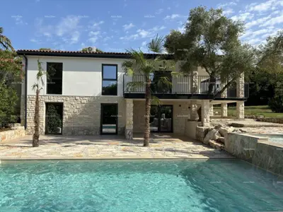 Prodaja- veliki stan s dvije odvojene stambene jedinice i privatnim bazenom i dvorištem, Umag! - 6