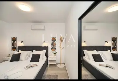 Villa 300 m², Vodice - in Meeresnähe und Dachterrasse - 11