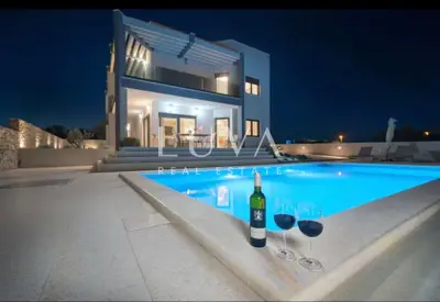 Villa 300 m², Vodice - in Meeresnähe und Dachterrasse - 21